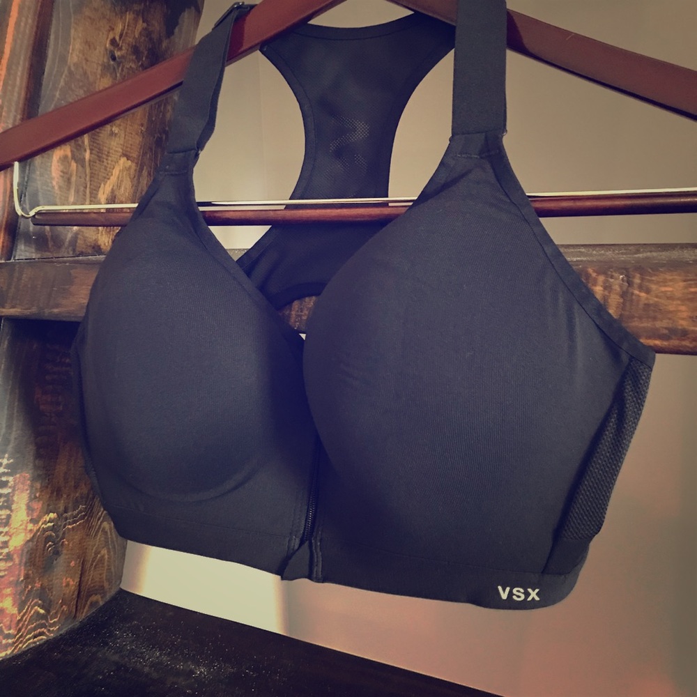 BRAND new Victoria’s Secret Workout Sports Bra
